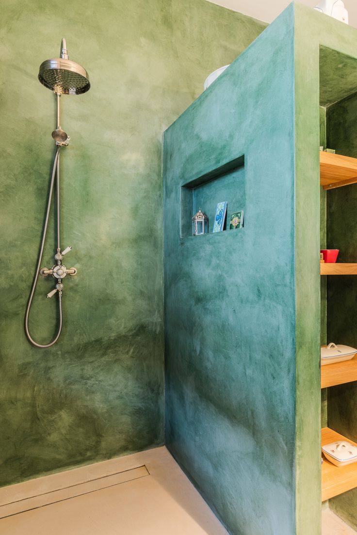 Douche enduite de tadelakt vert, exemple d'application