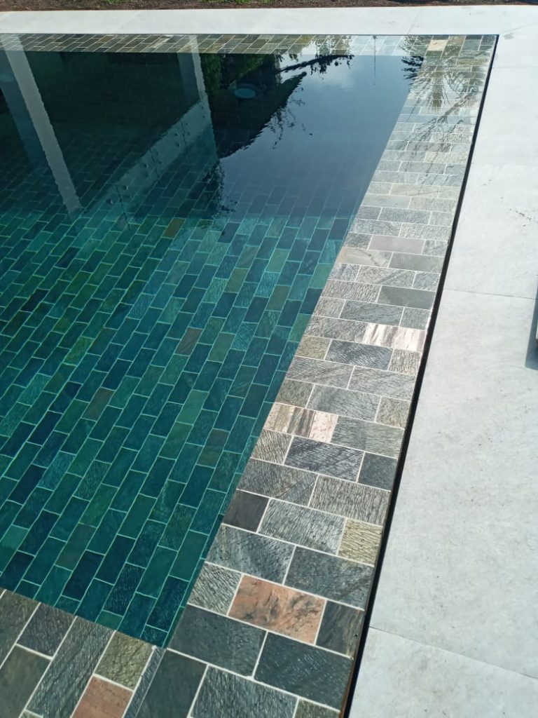 Margelle de piscine en pierre tahajjart, réalisation DTAT